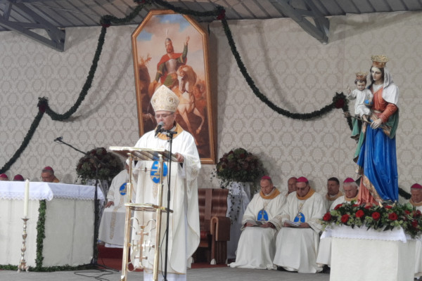Škof Radoš v Beltincih: Maternica, ki ljubeče nosi otroka, je vedno blažena